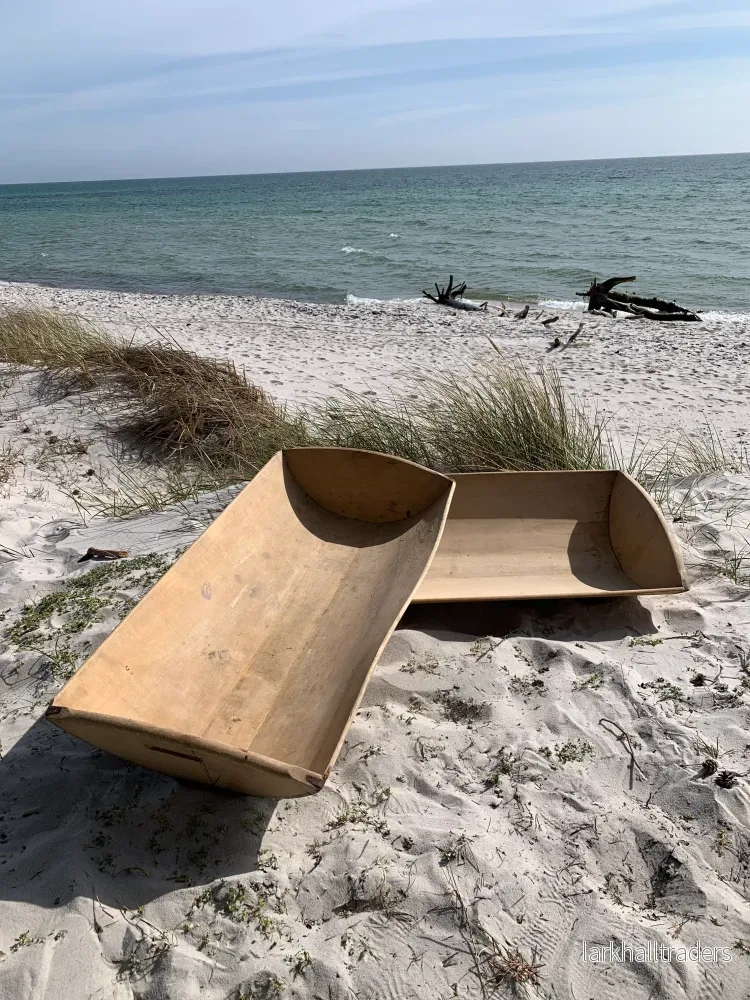 Stort tråg med vackra järnbeslag – Priset är pr PCS. Stort tråg med vackra järnbeslag – Priset är pr PCS.