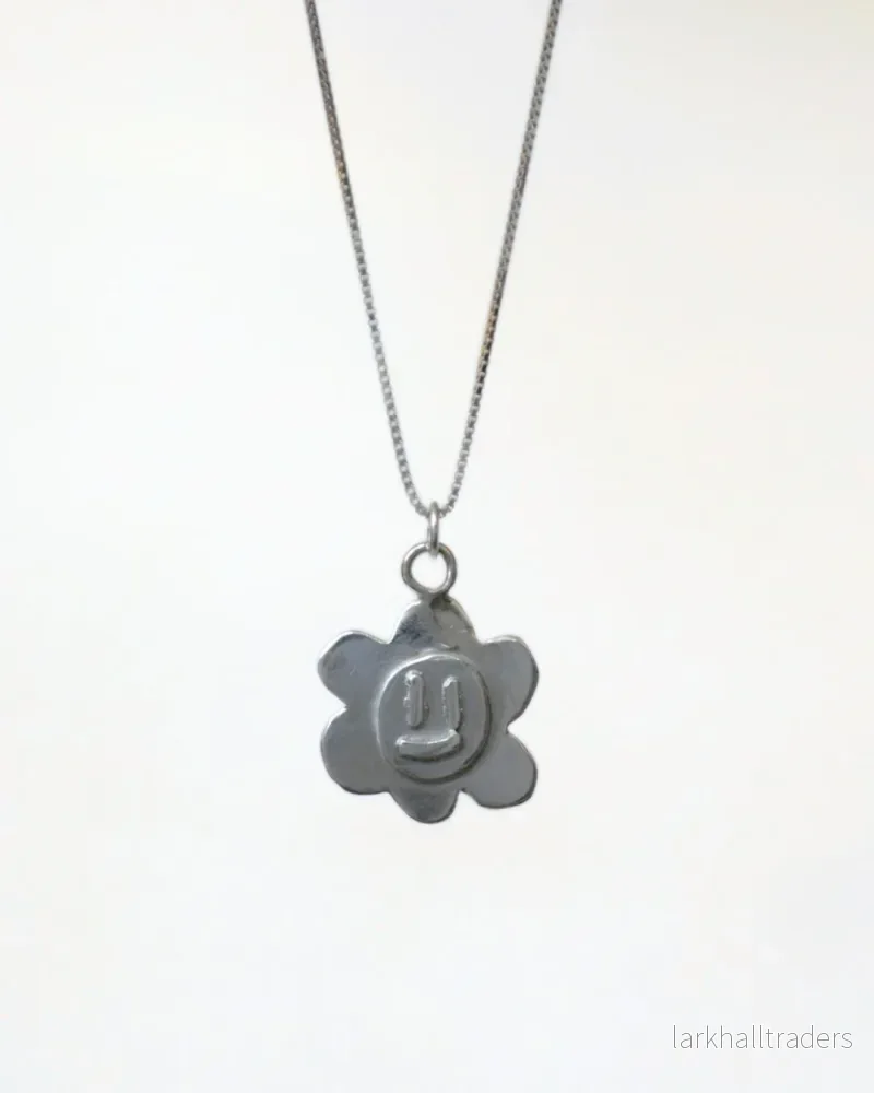 Silver Smiley Flower - Halsband