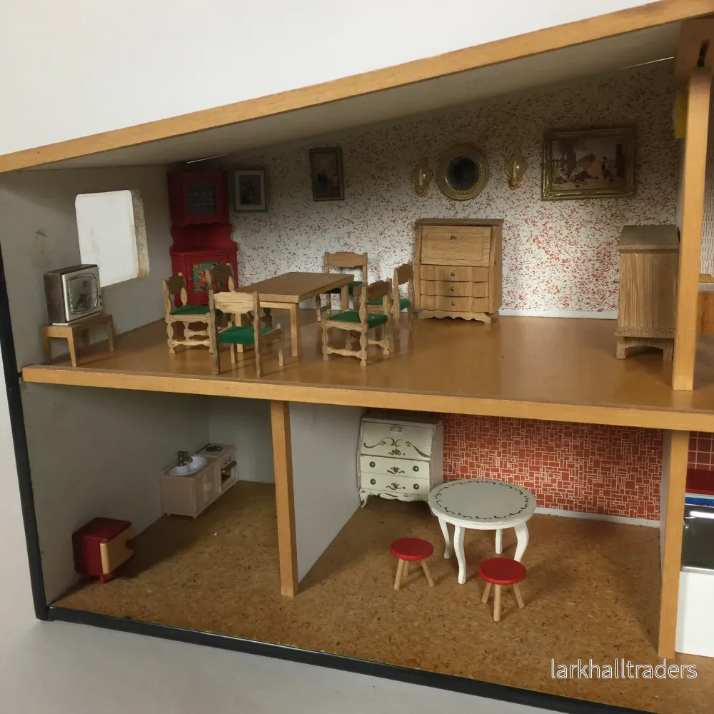Dockskåp från Lundby med möbler - Bild 2