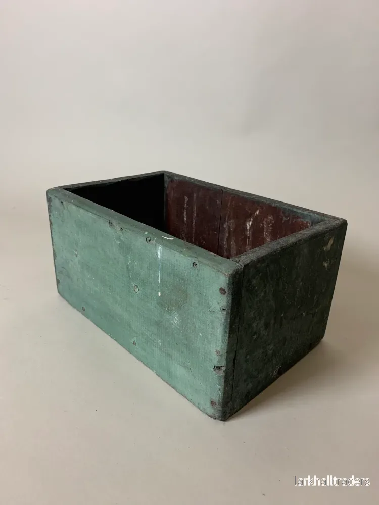 Grön trälåda med patina Grön trälåda med patina