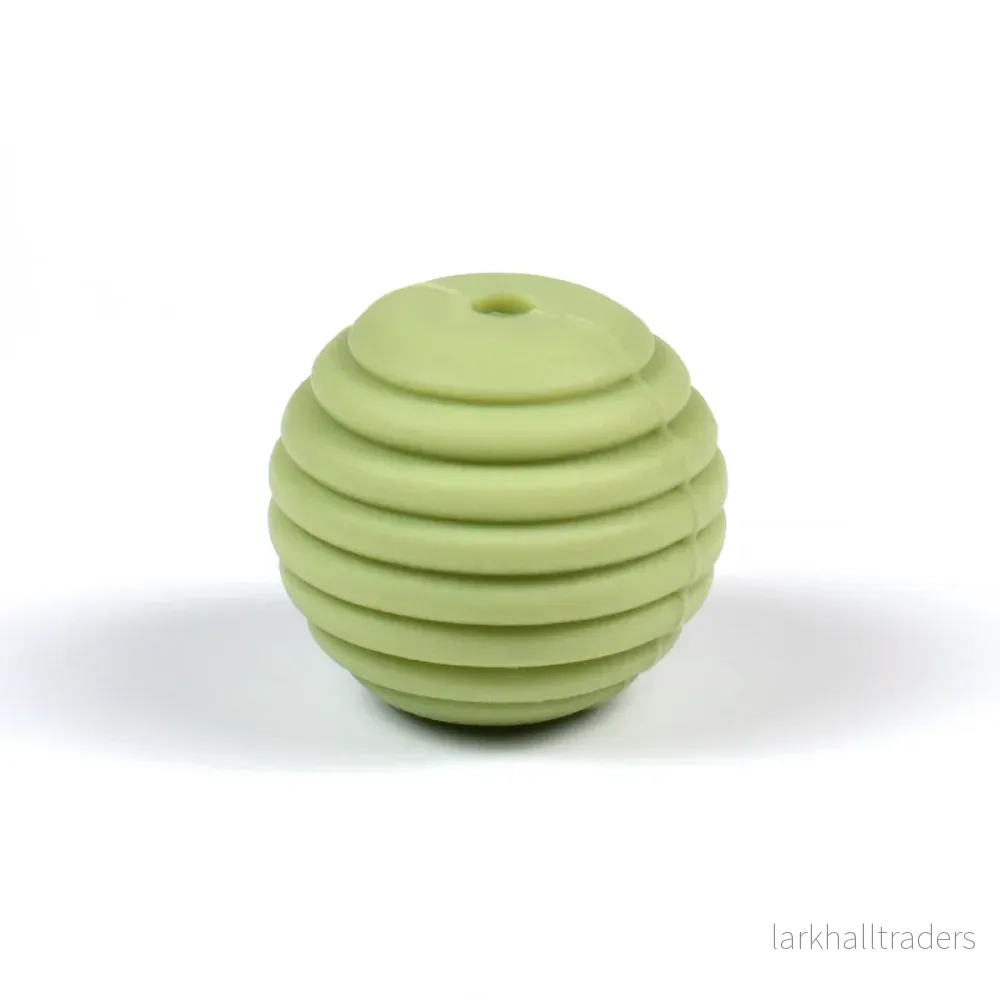 Räfflad silikonpärla, pistagegrön, 15mm Räfflad silikonpärla, pistagegrön, 15mm