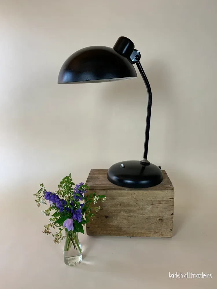 Vacker svart Helo vintage lampa Vacker svart Helo vintage lampa