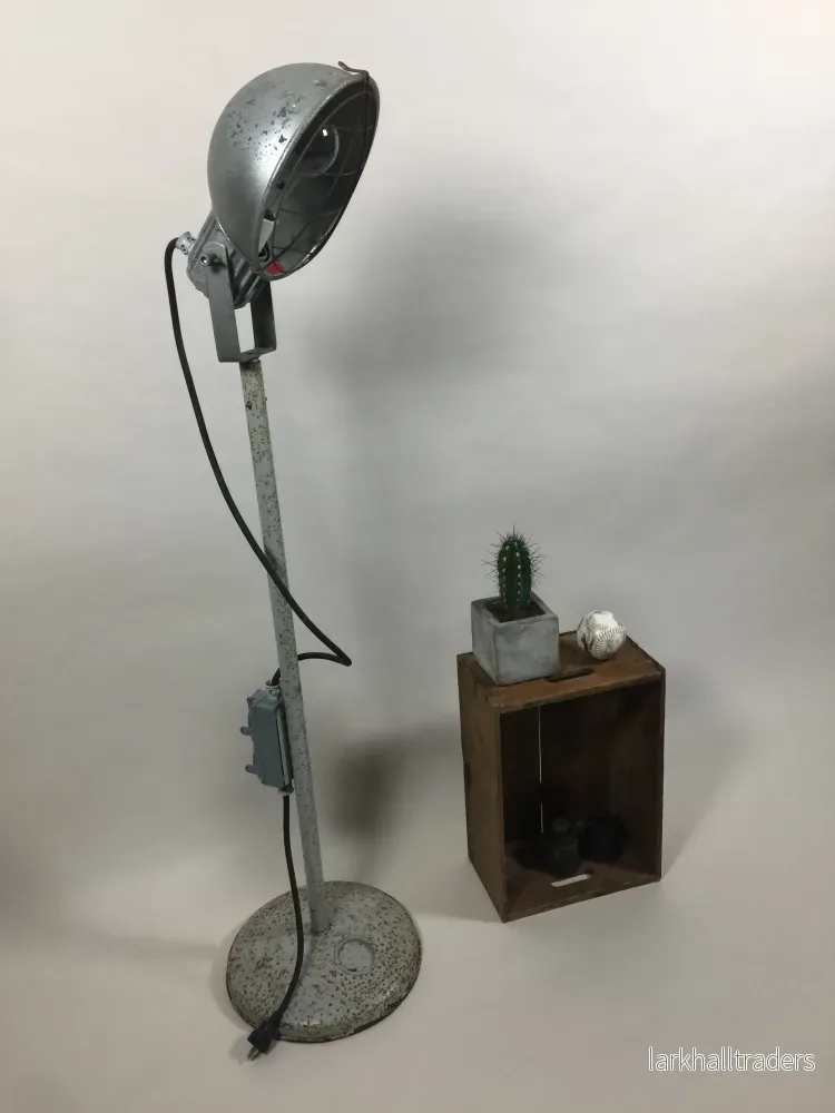 Industriell och rå golvlampa - Bild 2
