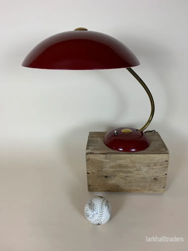 Helo vintage lampa i mörkröd