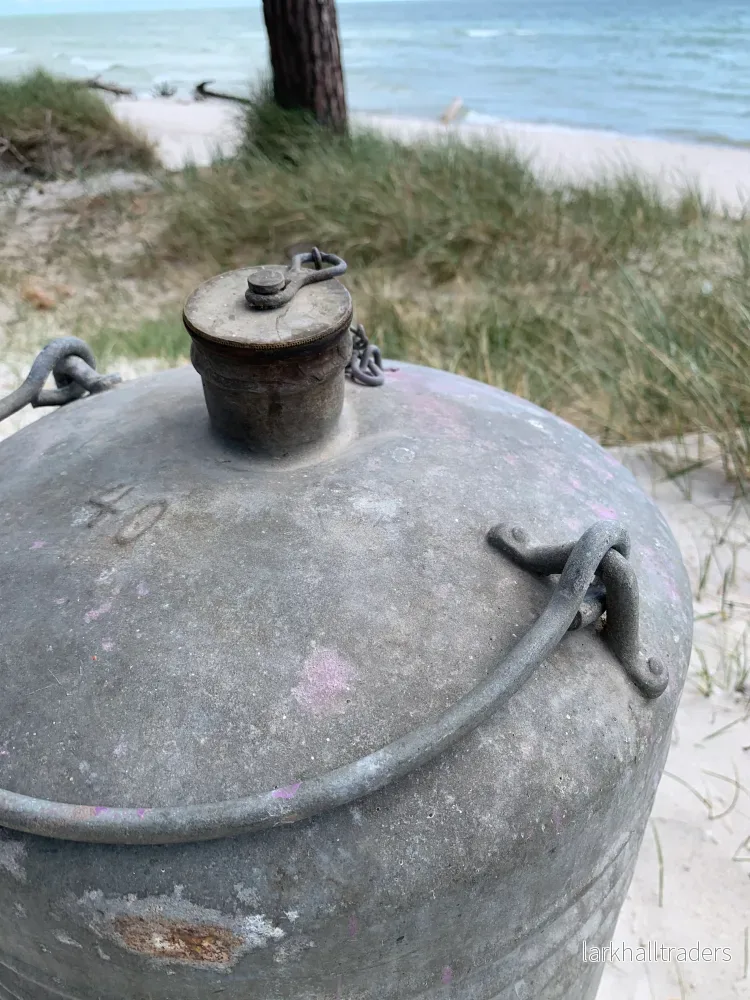 Stor patinerad bensindunk 40 L. - Bild 3