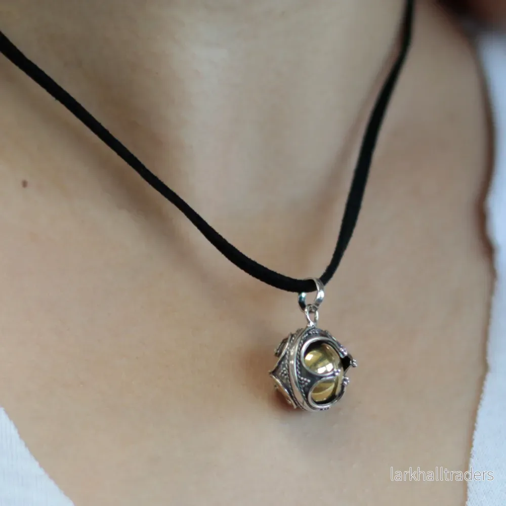 Halsband med änglaklocka i 925 silver – spiraldesign, 16 mm Halsband med änglaklocka i 925 silver – spiraldesign, 16 mm