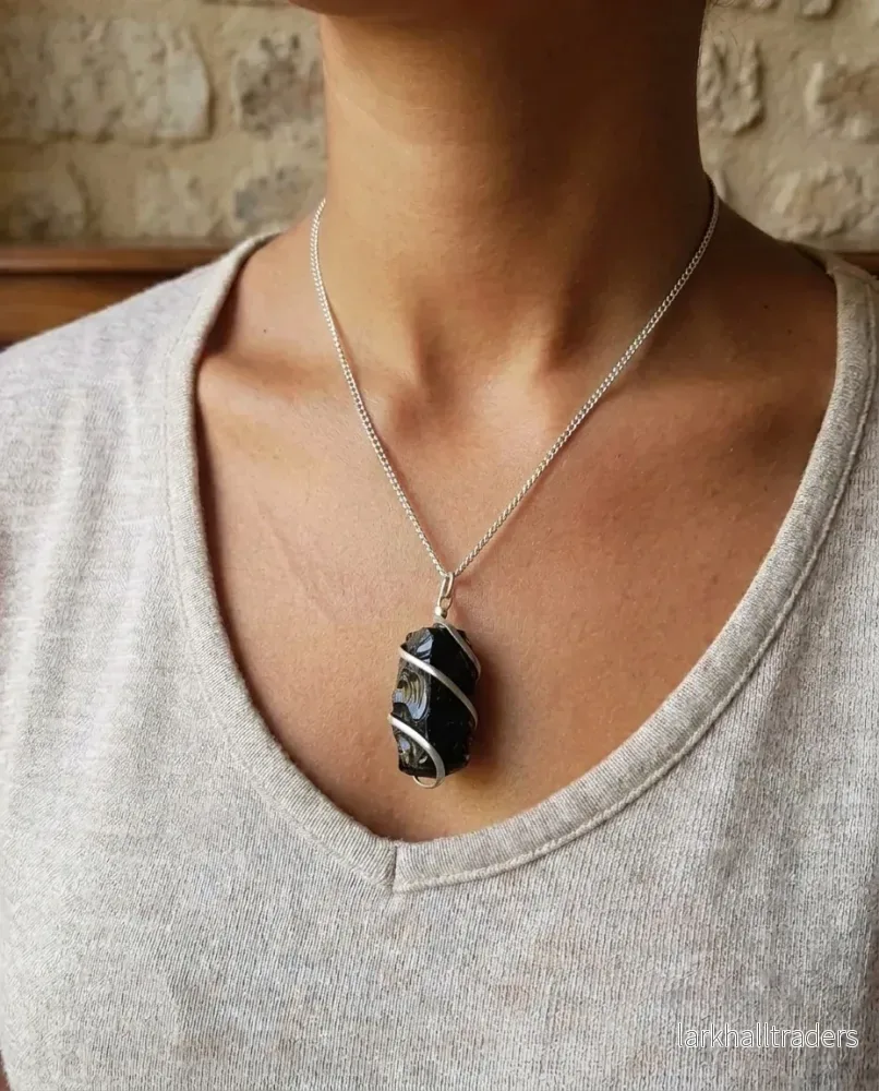 Halsband med svart onyx – kaskadtråd - Bild 2