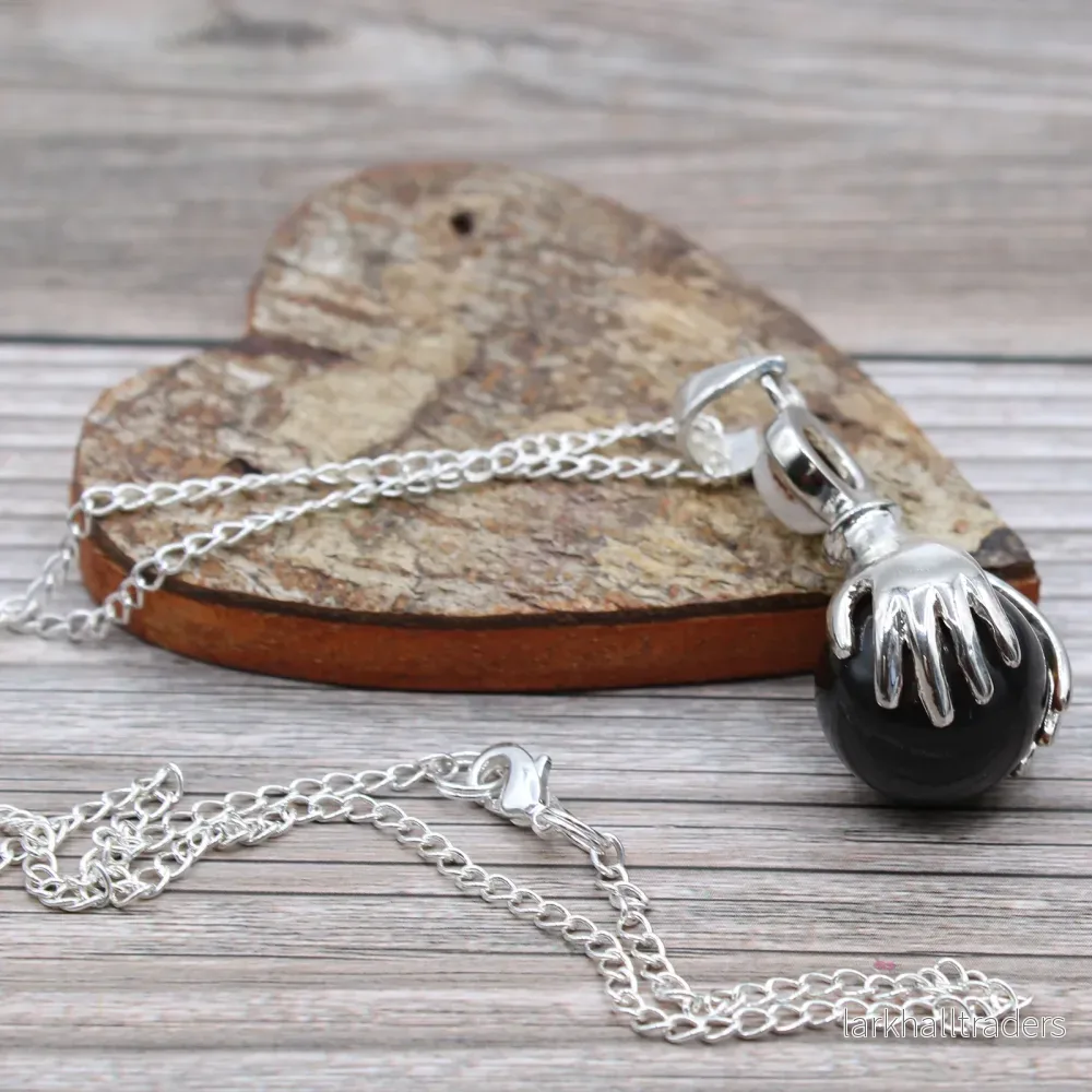 Halsband med svart agat – handformat hänge - Bild 3