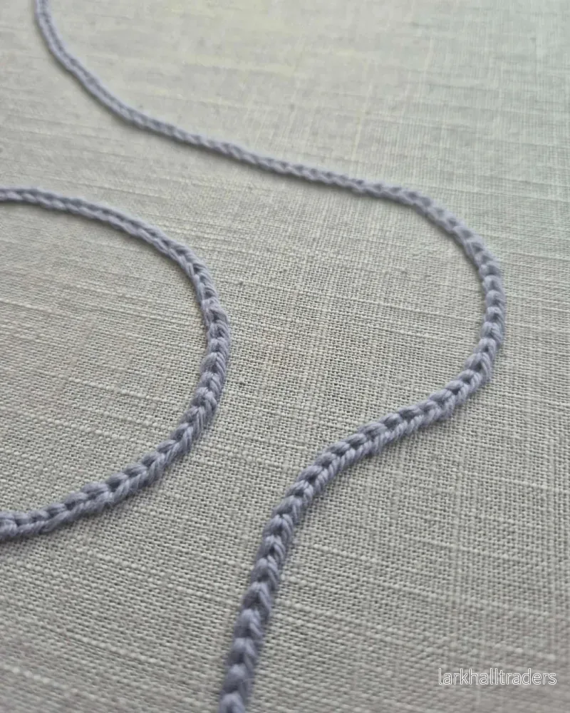 FLOW 2, Handbroderad konstverk - Bild 3