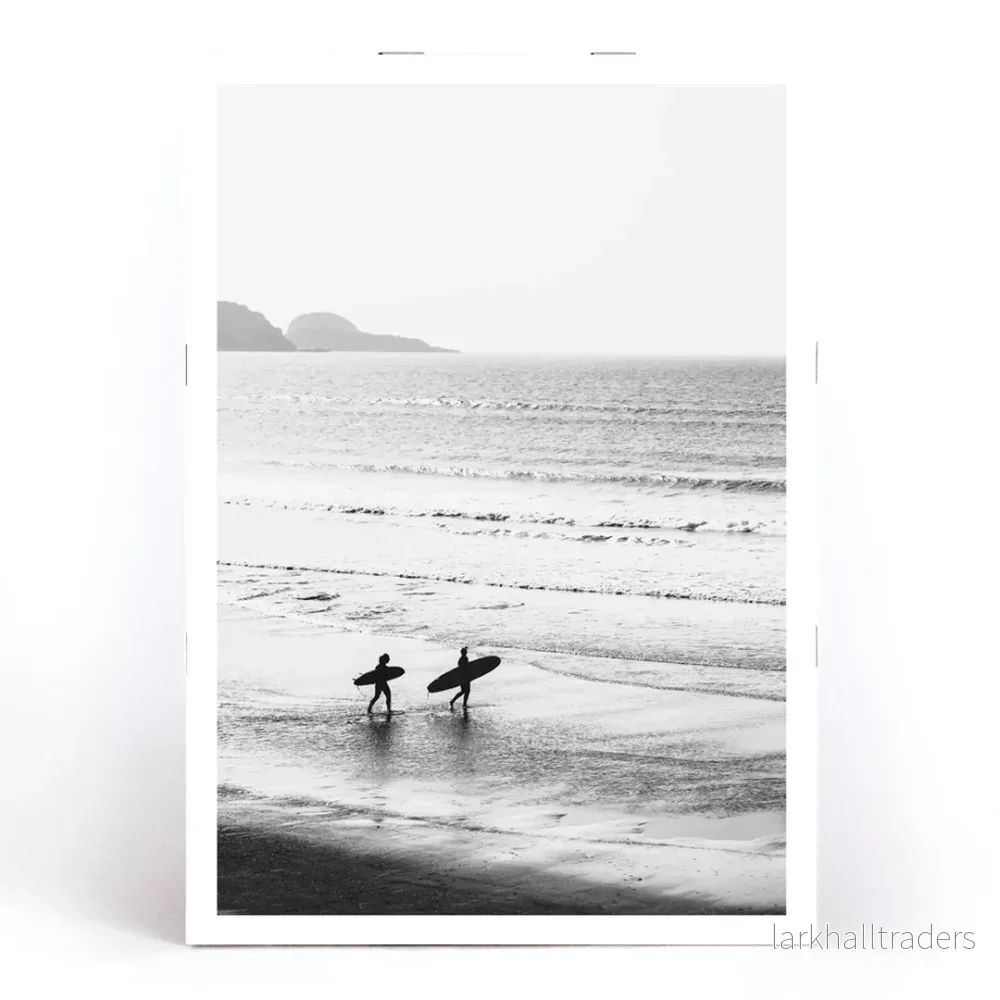 Surfare som går på stranden Poster - Bild 3