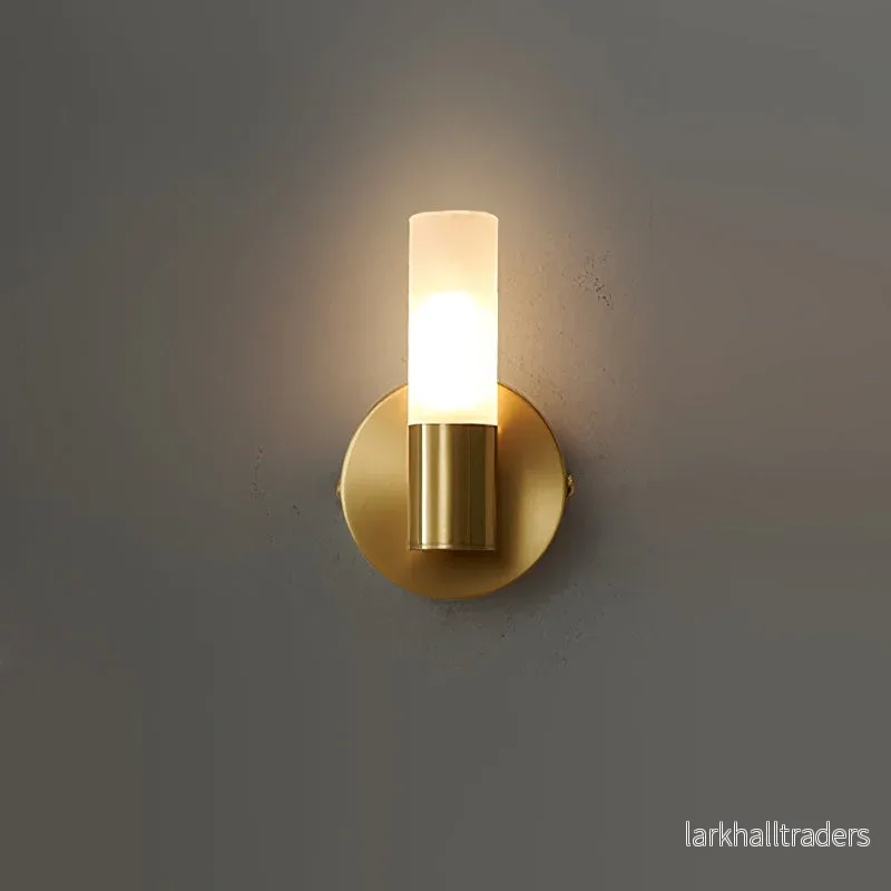 Lario – Elegant Vägglampa i Mässing med Energibesparande LED-belysning Lario – Elegant Vägglampa i Mässing med Energibesparande LED-belysning