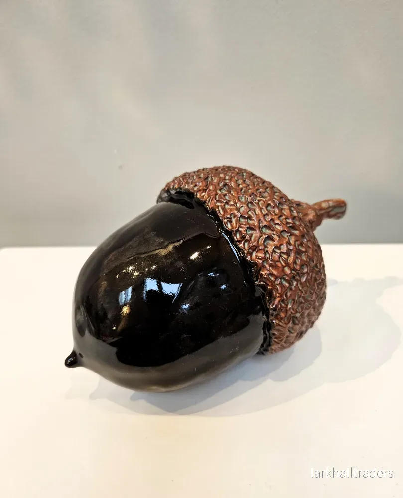 Handgjord Keramik Acorn Nr 3 - brun Skulptur