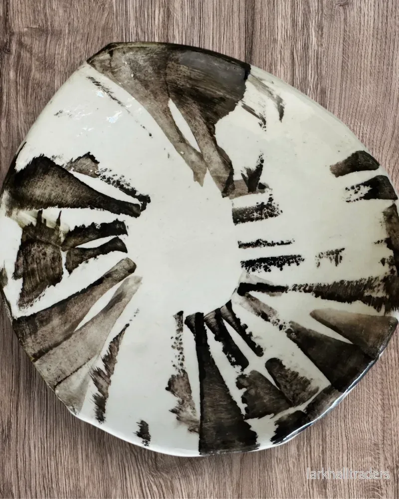 ”Monochrome Muse”, Liten Keramiktallrik ”Monochrome Muse”, Liten Keramiktallrik