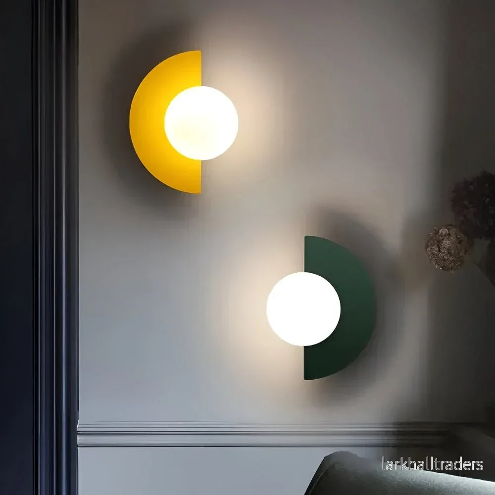 AuroGlow – Modern Sfärisk Vägglampa i Glas med Plug-In Design AuroGlow – Modern Sfärisk Vägglampa i Glas med Plug-In Design
