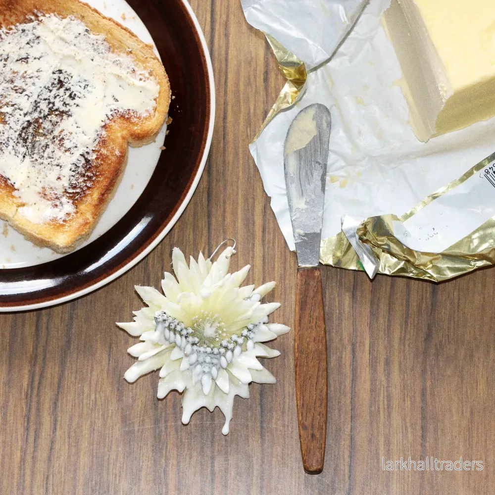 CREAMY CHRYSANTH Gula Örhängen - Bild 2