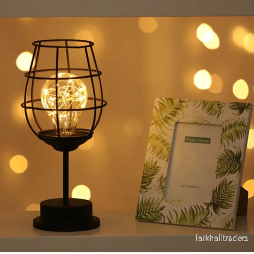 Montclair – Elegant svart bordslampa med vitt ljus | Modern designbelysning för vardagsrum och sovrum, perfekt som nattduksbordslampa Montclair – Elegant svart bordslampa med vitt ljus | Modern designbelysning för vardagsrum och sovrum, perfekt som nattduksbordslampa