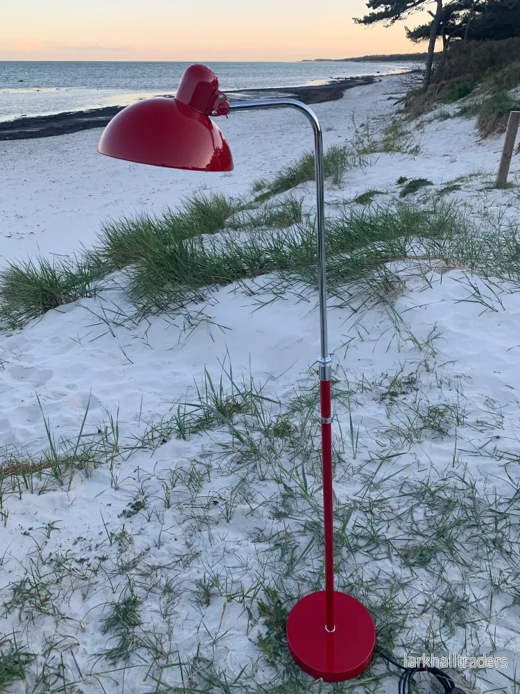 Kaiser Idell 6580 F golvlampa – Röd Kaiser Idell 6580 F golvlampa – Röd