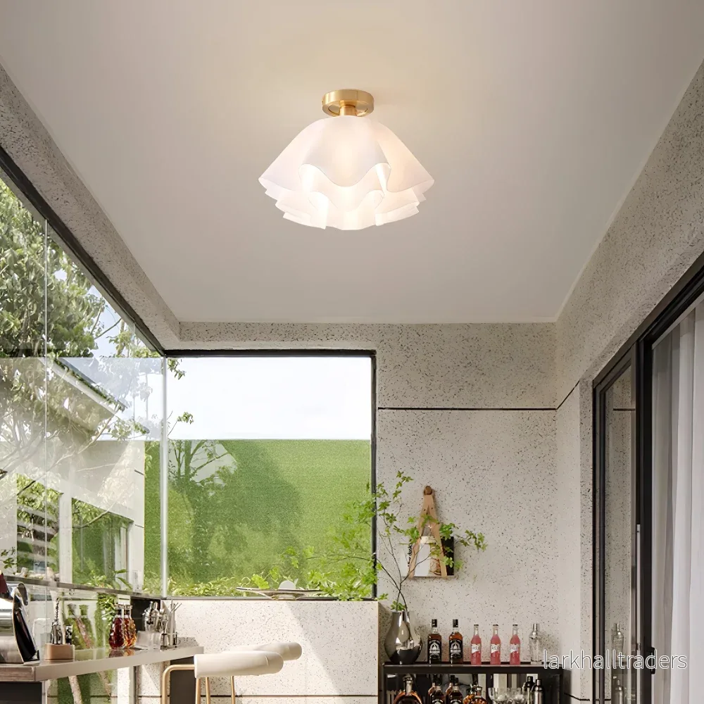 Floravie – Blomformad Vit Taklampa i Akryl med Gyllene Bas - Bild 3