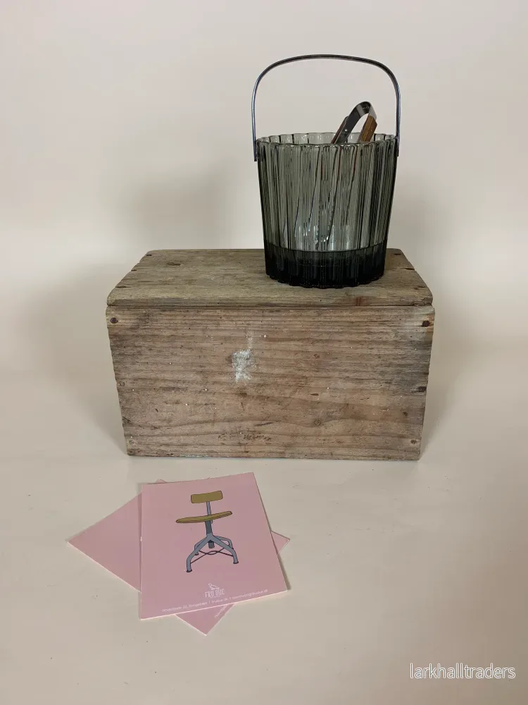 Ishink i rökt glas med tång Ishink i rökt glas med tång