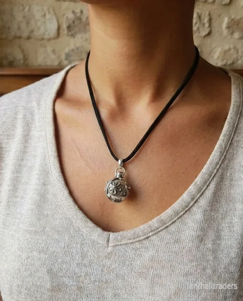 Halsband med änglaklocka i 925 silver – tro, 12 mm - Bild 2