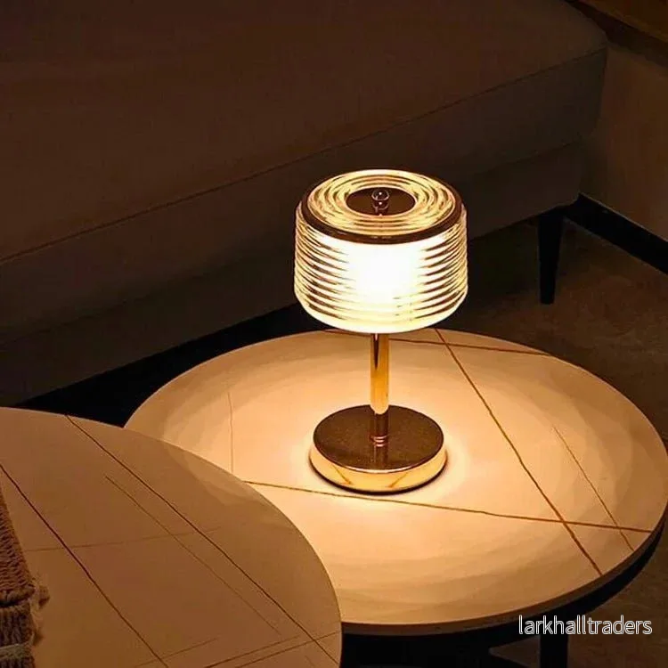 HaloLume – LED-ring bordslampa i guld med flerskikts lampskärm för eleganta interiörer - Bild 2