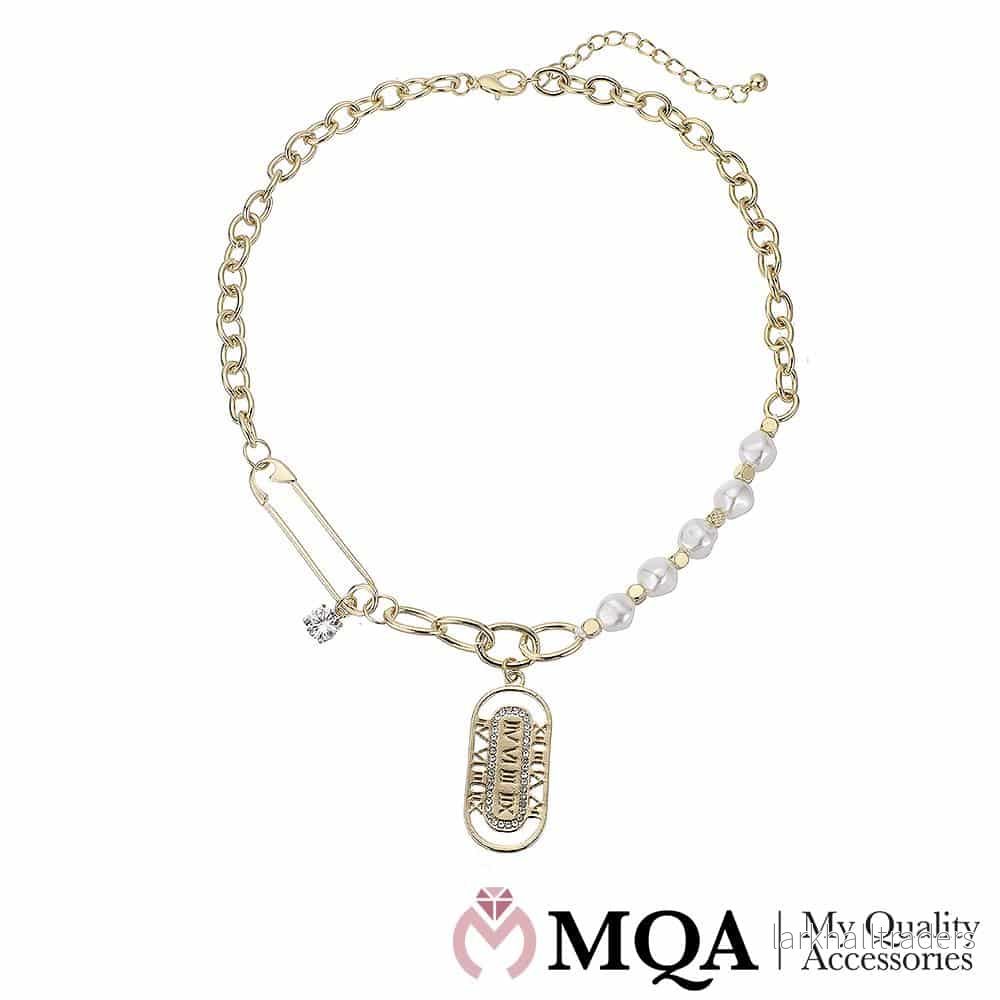 Halsband guldfärgat, ovalt hänge, glassten, justerbart Halsband guldfärgat, ovalt hänge, glassten, justerbart