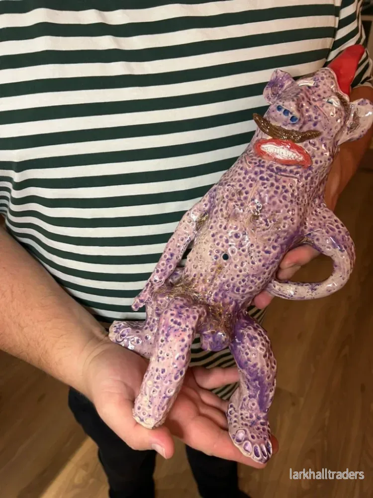 The Purple X-mas Elf with three legs Skulptur