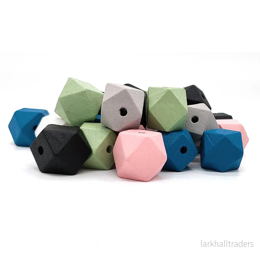 Kantiga träpärlor i färg, 15mm, 2-pack Kantiga träpärlor i färg, 15mm, 2-pack