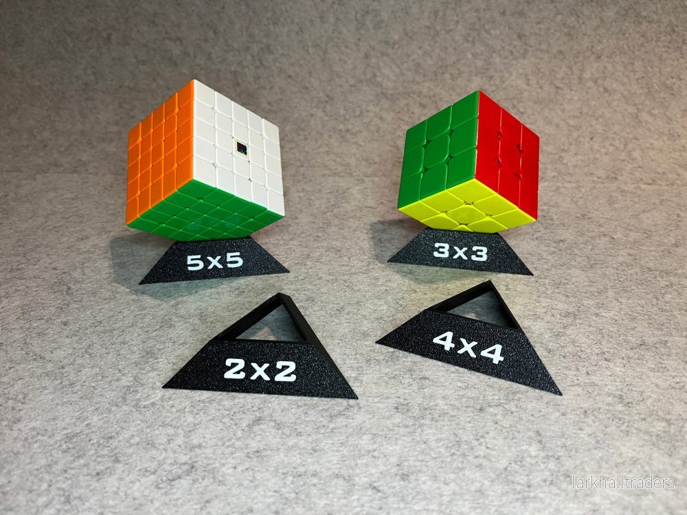 Ställ för Rubiks kub – set med 4 störlekar (2×2–5×5) Ställ för Rubiks kub – set med 4 störlekar (2×2–5×5)