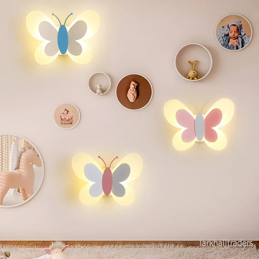 LumaFly – Färgglad LED-Vägglampa med Fjärilsdesign i Akryl LumaFly – Färgglad LED-Vägglampa med Fjärilsdesign i Akryl