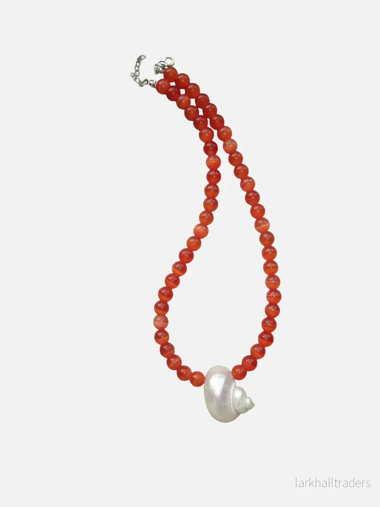 Snäck- och orange pärlhalsband Snäck- och orange pärlhalsband