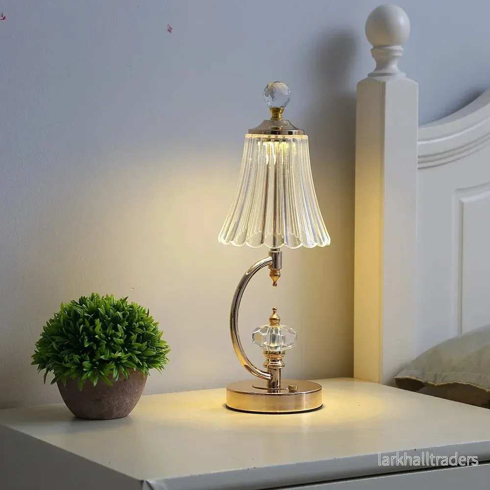 AuroraLuxe – Vintage bordslampa i guld med kristallskärm och trådlös funktion - Bild 3