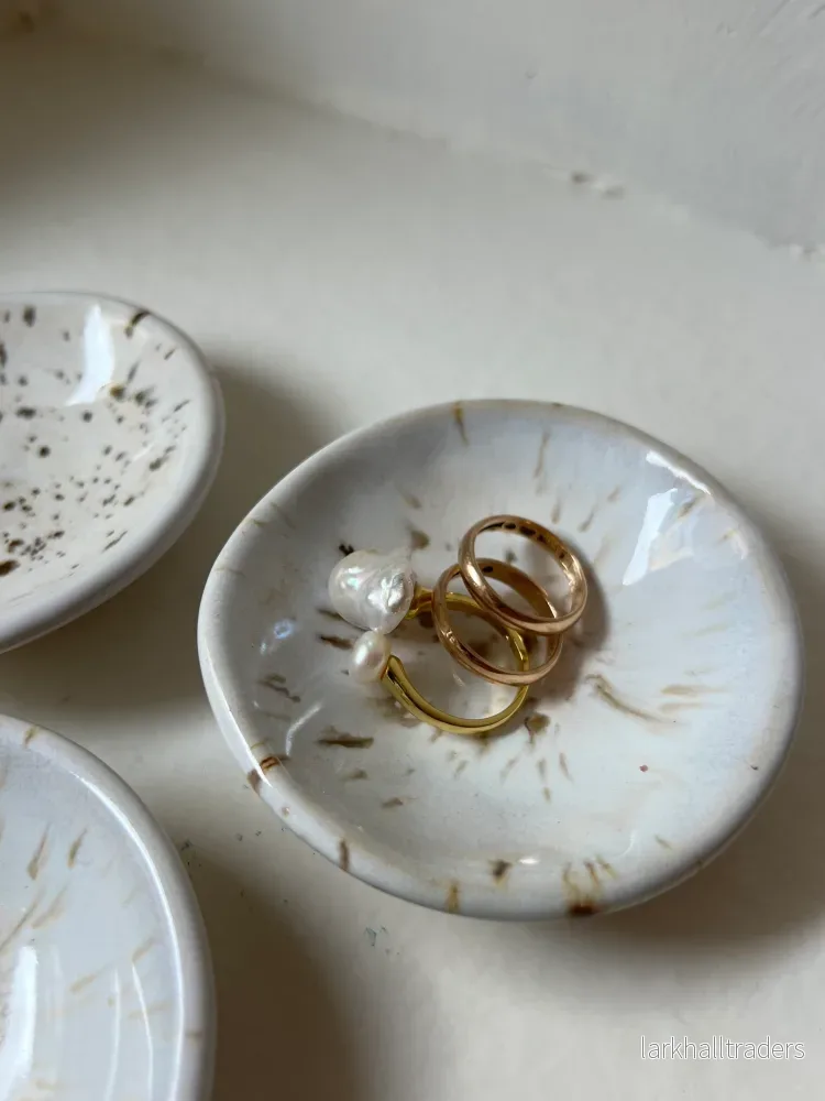 3 Ivory Fläckiga Fat – Handgjord Keramik - Bild 3
