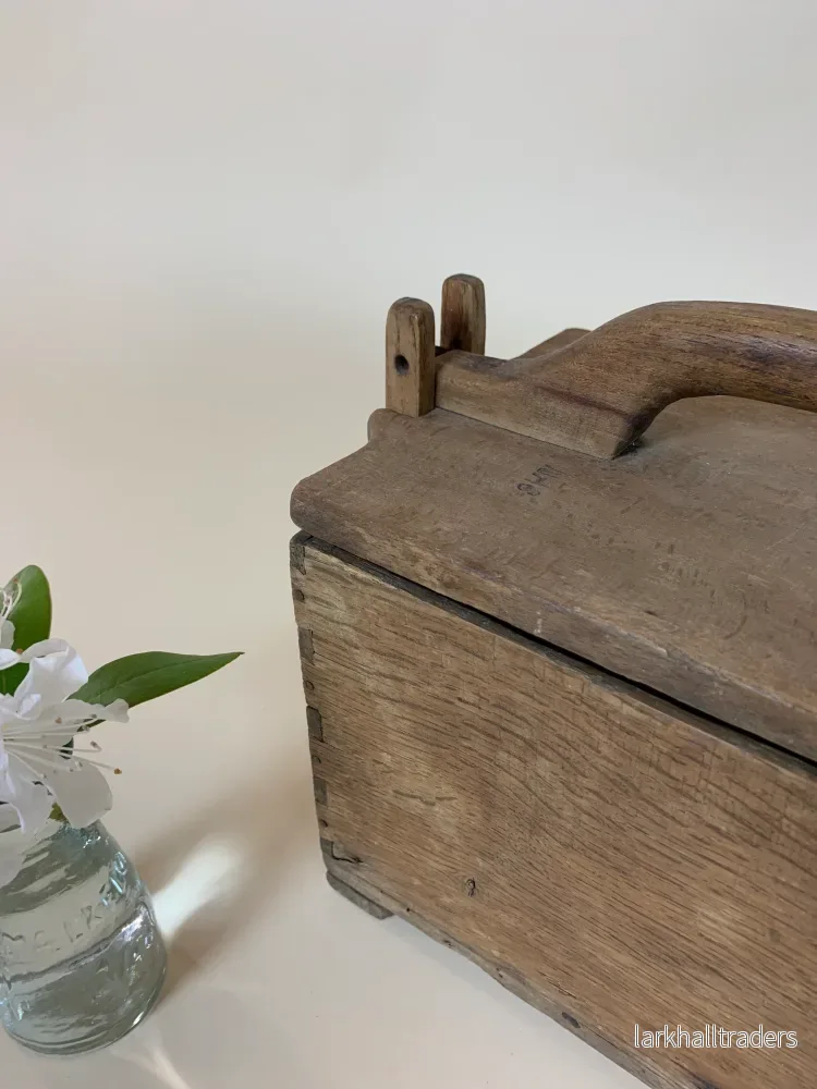 Mycket vacker trälåda med lock och handtag ovanpå - Bild 3