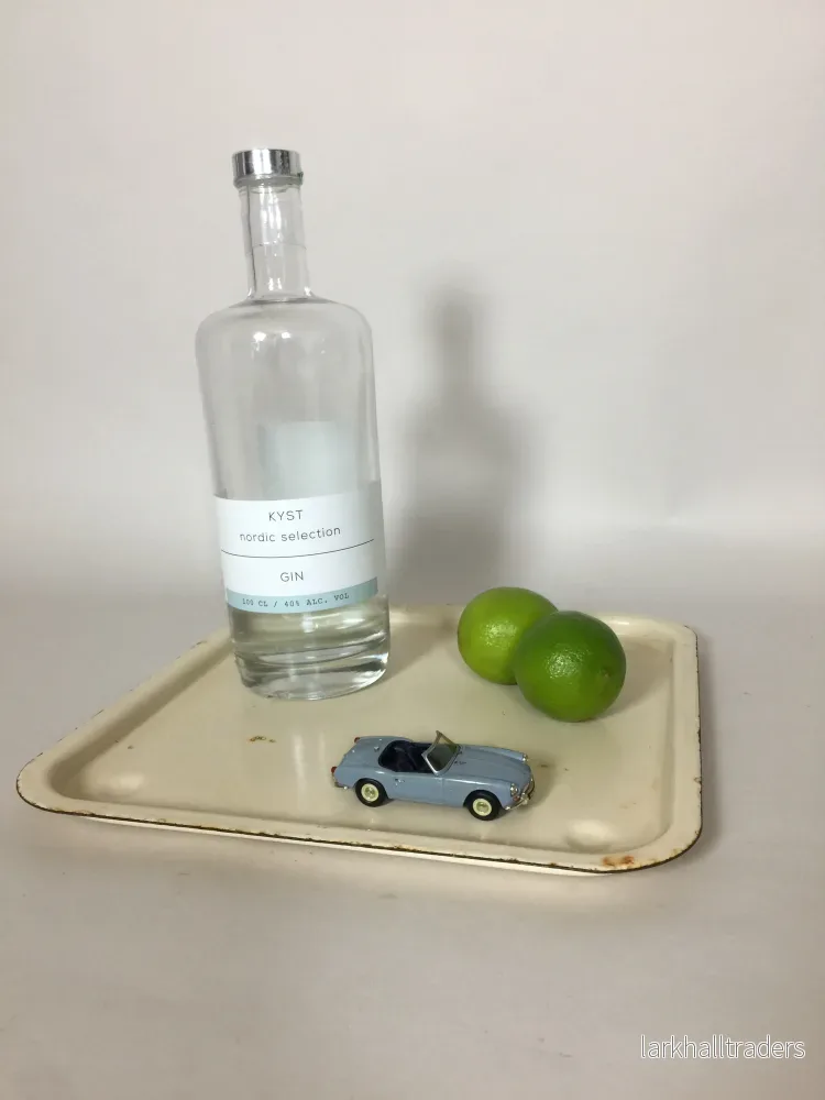 Emaljbricka med mycket vacker patina
