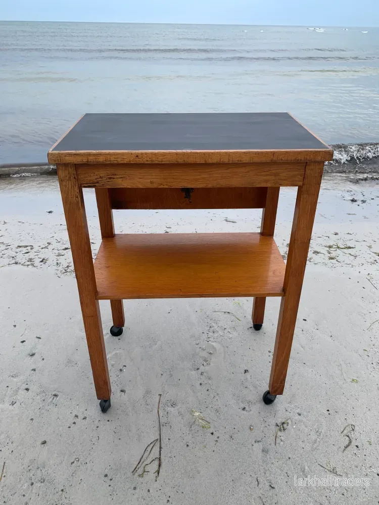 Klapbord med hjul og mange detaljer