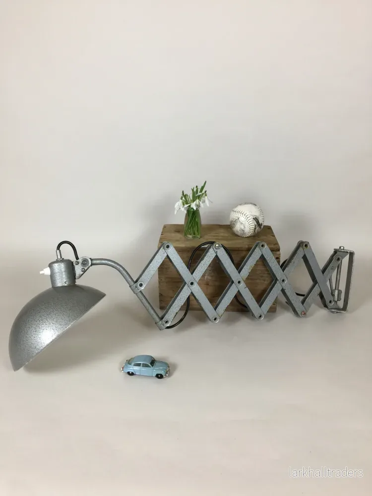 Vacker saxlampa i hammarlack från Bauhaus