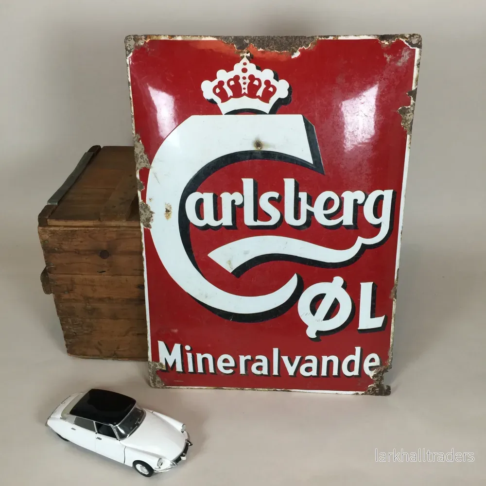 Gammal och vackert patinerad Carlsbergskylt Gammal och vackert patinerad Carlsbergskylt