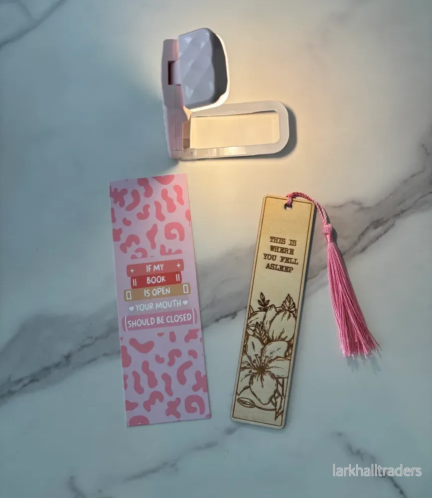 Presentkit – Bokmärken och läslampa