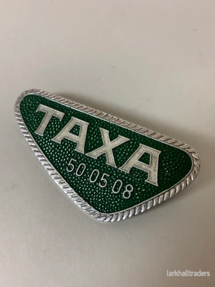 Liten taxiskylt med nål