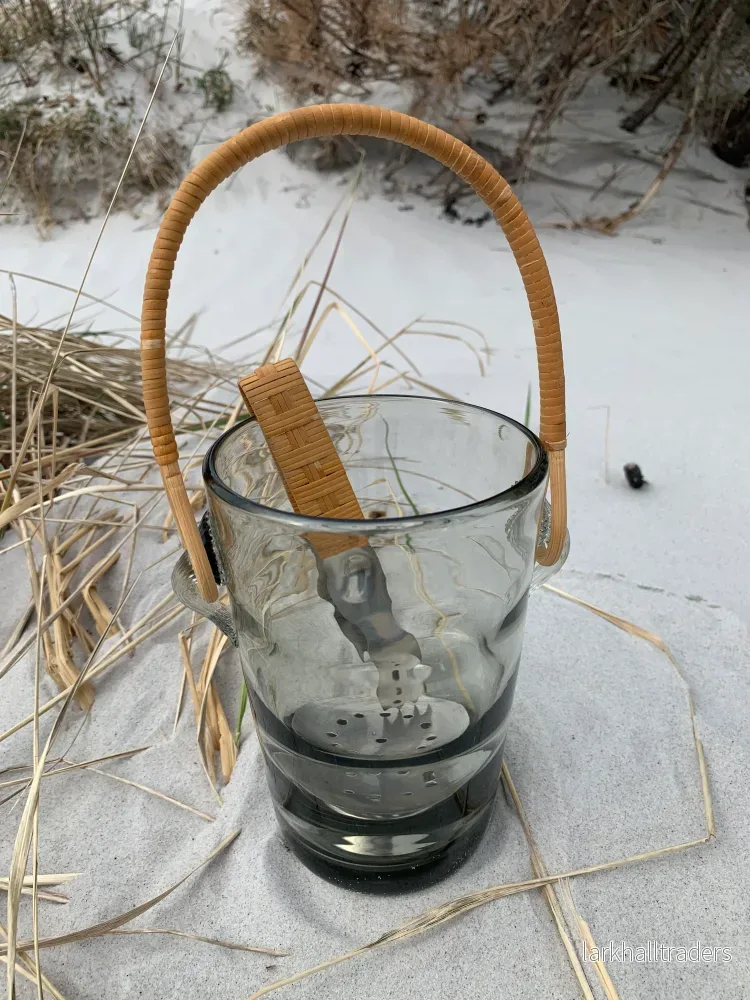Ishink från Holmegaard med tång och bottengaller Ishink från Holmegaard med tång och bottengaller