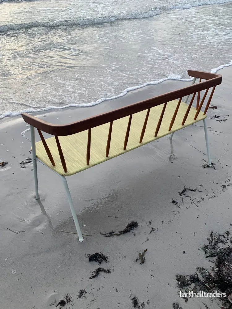 Bänk med fina trädetaljer - Bild 2