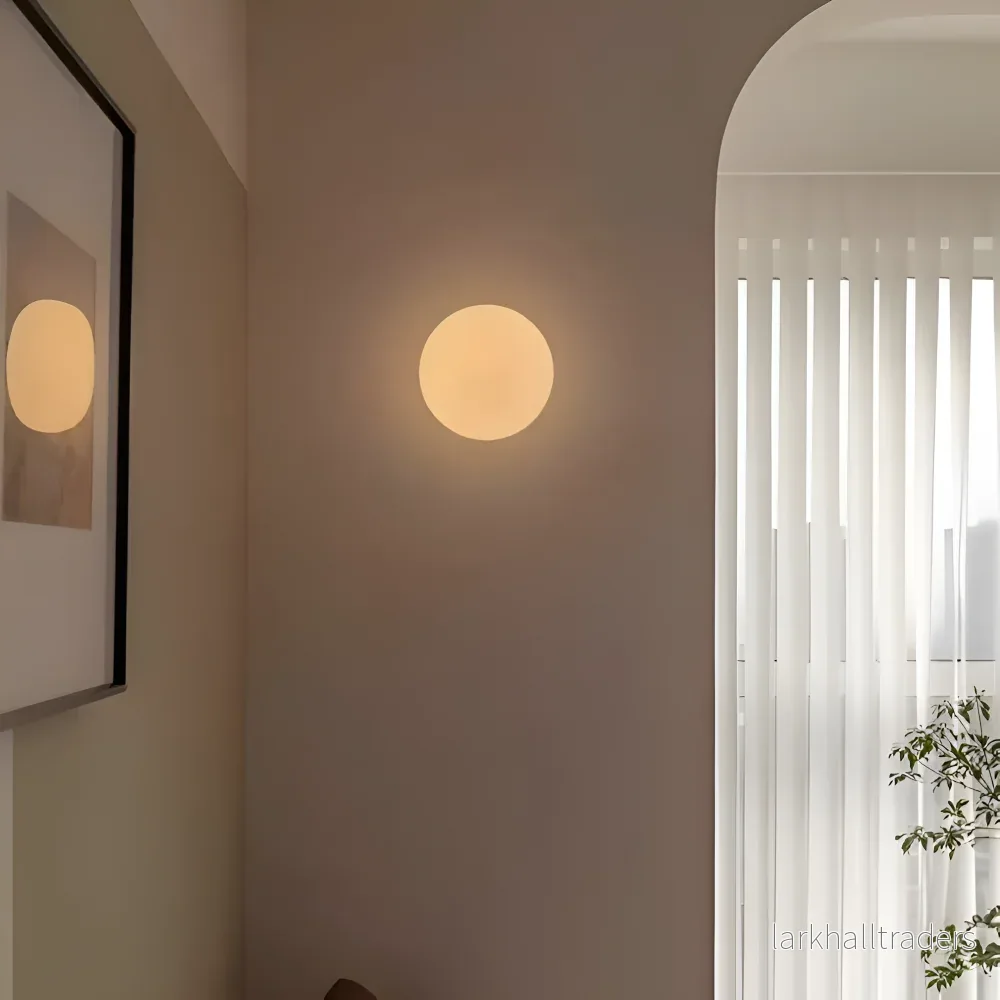 LumiHalo – Elegant Rund Vägglampa i Vitt Glas med Mjuk Belysning - Bild 2