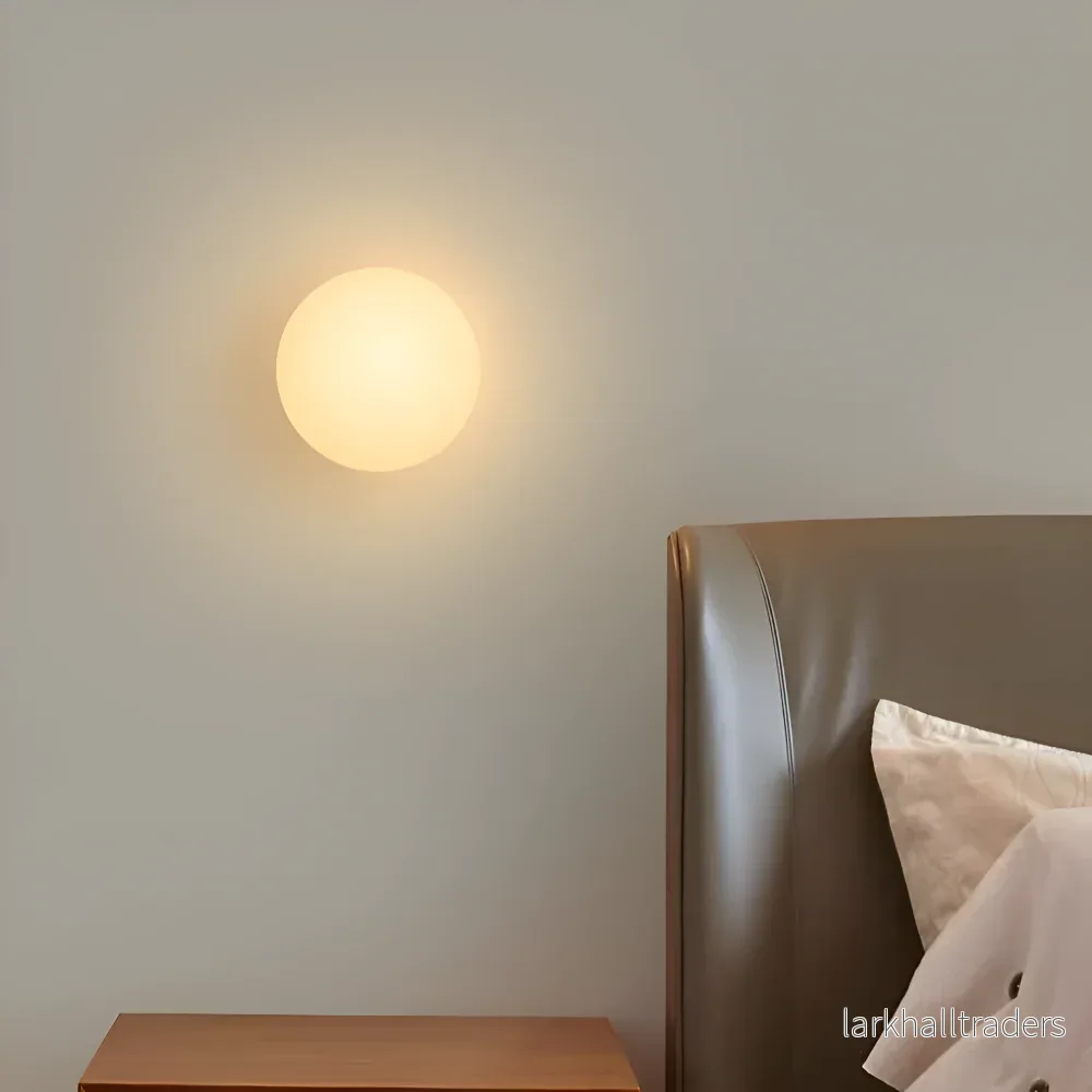 LumiHalo – Elegant Rund Vägglampa i Vitt Glas med Mjuk Belysning - Bild 3