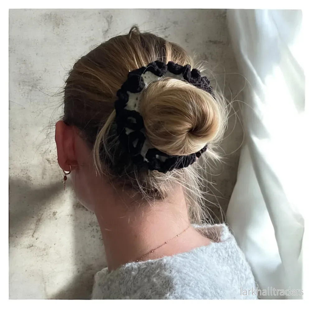 Svart och vit Scrunchie Svart och vit Scrunchie