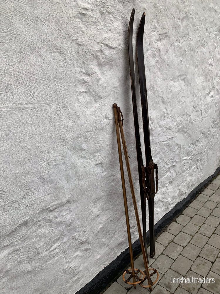 Dekorativa skidor med stavar - Bild 2