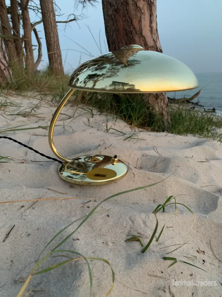 Vacker liten Helo i mässing med fin patina