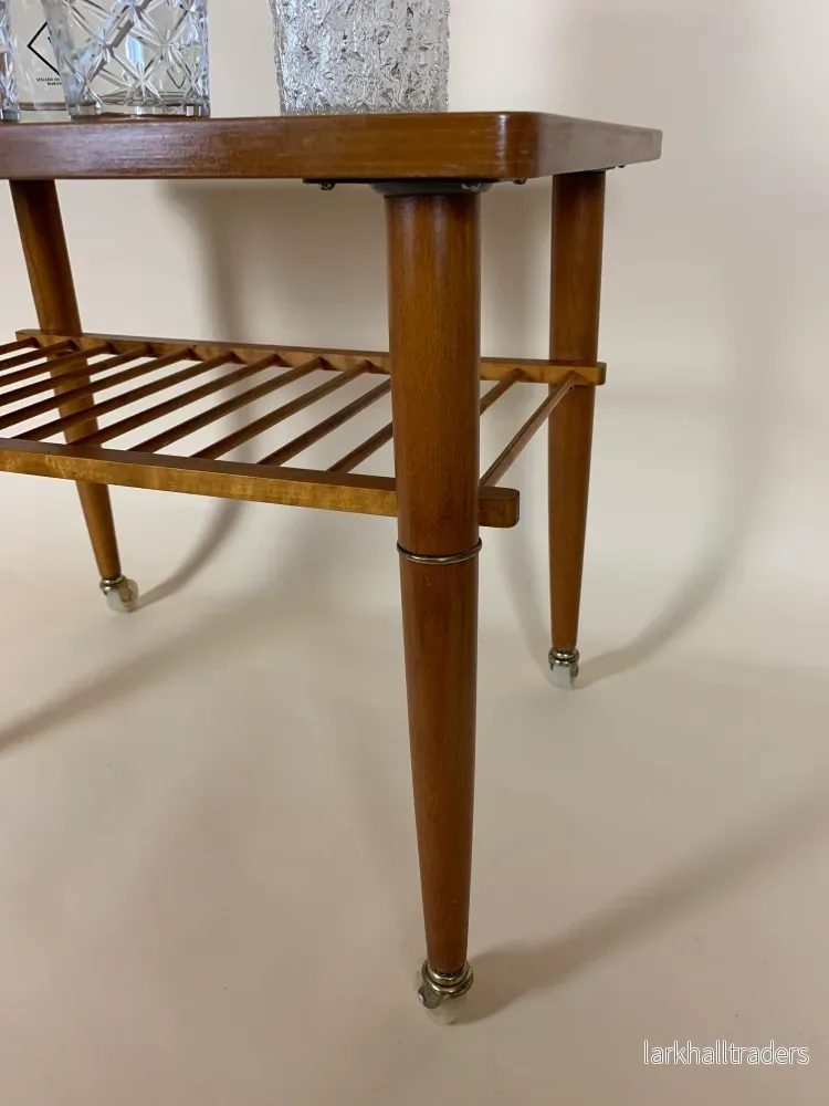 Teakbord på hjul med lådhylla - Bild 3