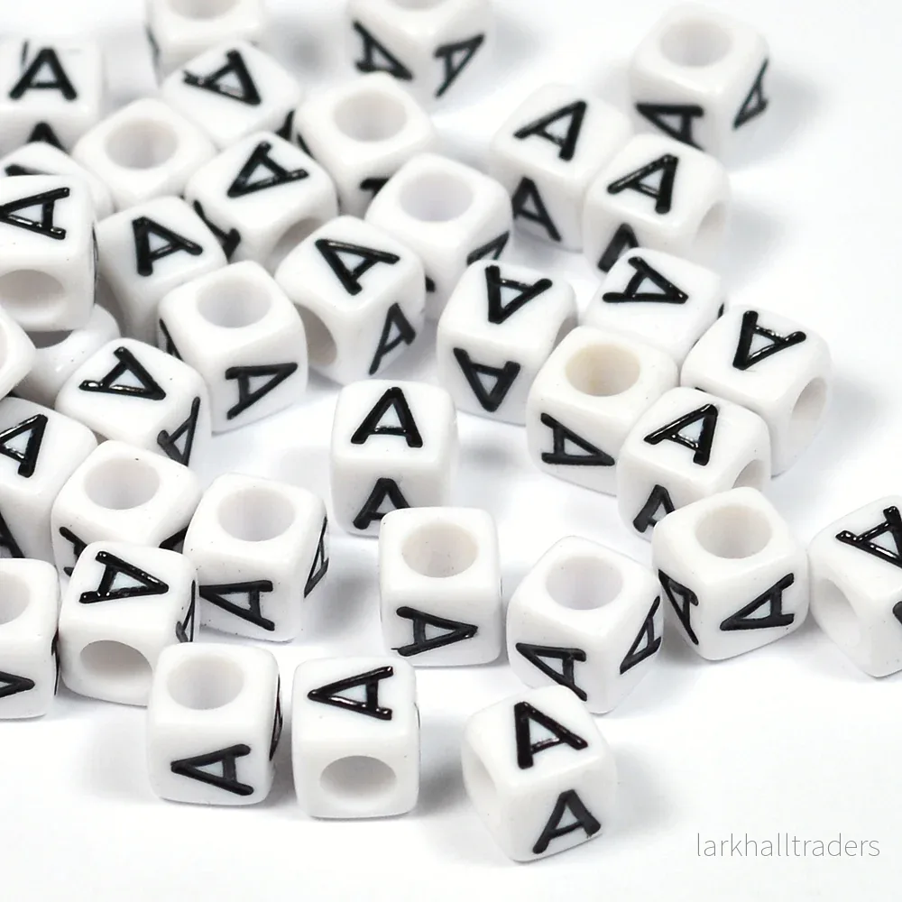 Vita bokstavspärlor, kub, 6mm, A–Z, 100st Vita bokstavspärlor, kub, 6mm, A–Z, 100st