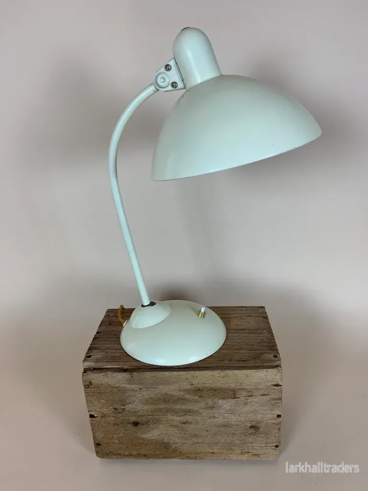 Vintage lampa – Vit